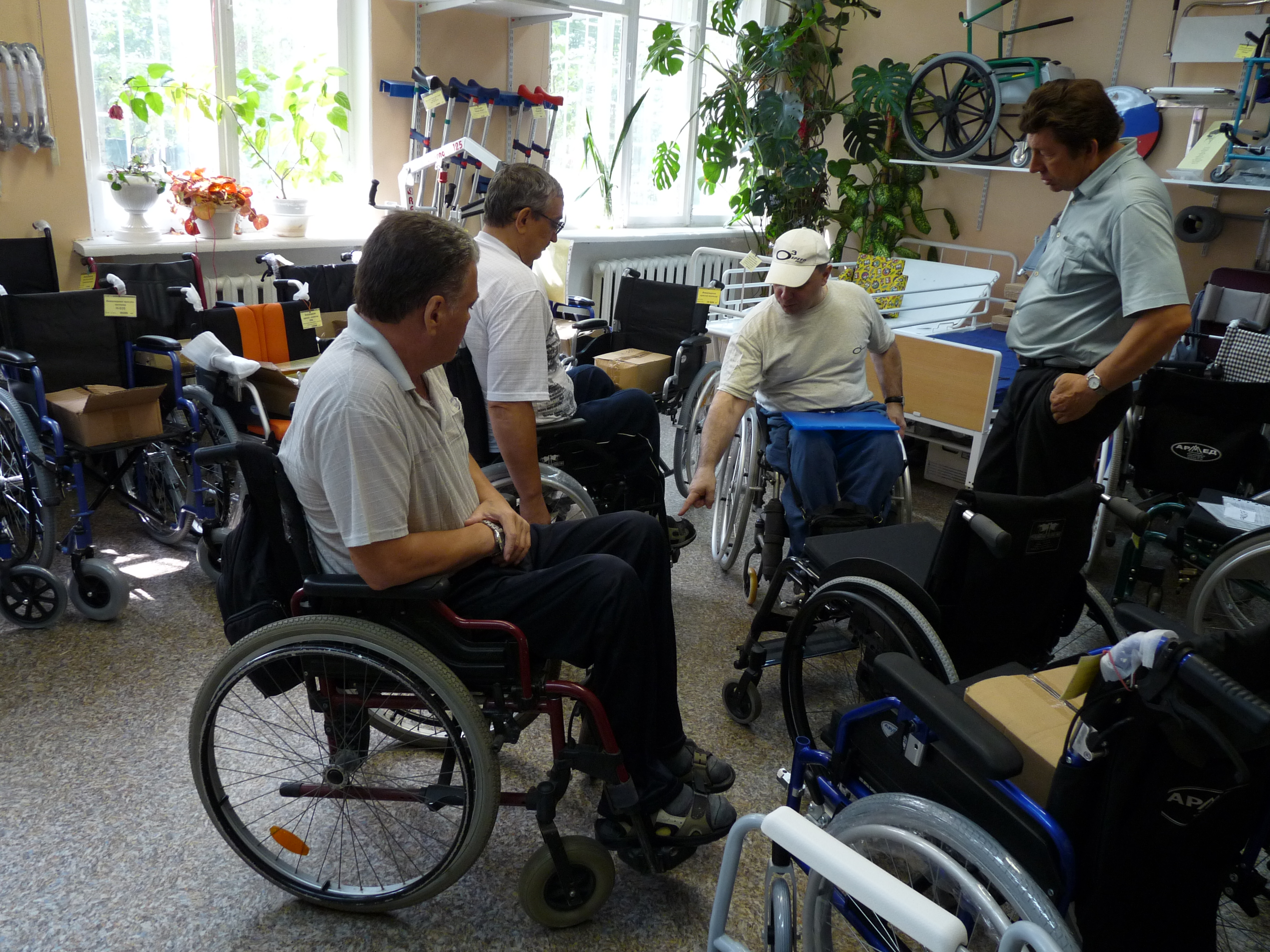 Среди пользователей инвалидных колясок шли горячие обсуждения